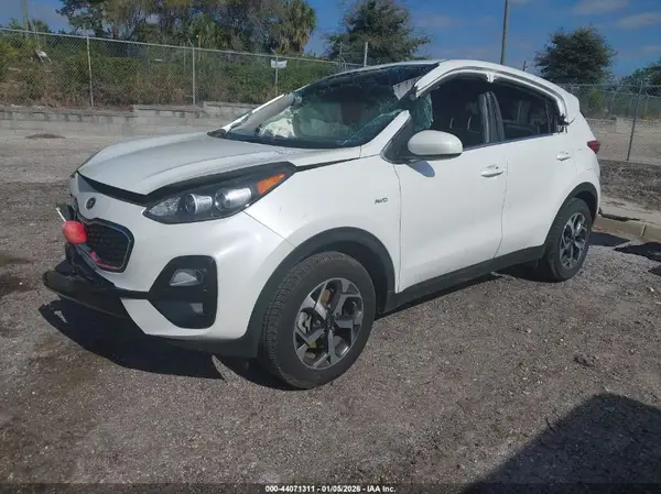 KNDPMCAC6M7932875 2021 KIA SPORTAGE - Image 2