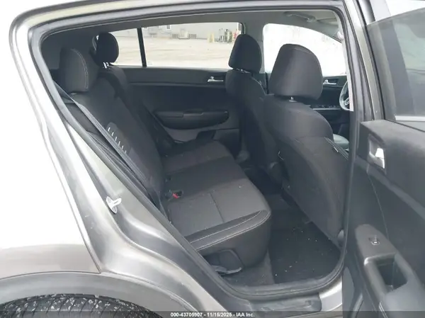 KNDPMCAC7H7032086 2017 KIA SPORTAGE - Image 8