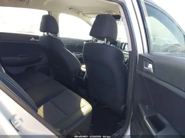 KNDPMCAC7H7035621 2017 KIA SPORTAGE - Image 8