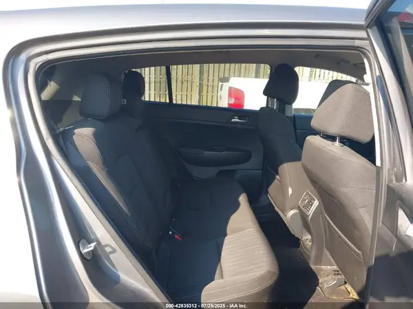 KNDPMCAC7H7040513 2017 KIA SPORTAGE - Image 8