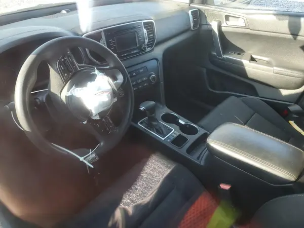 KNDPMCAC7H7040785 2017 KIA SPORTAGE - Image 8