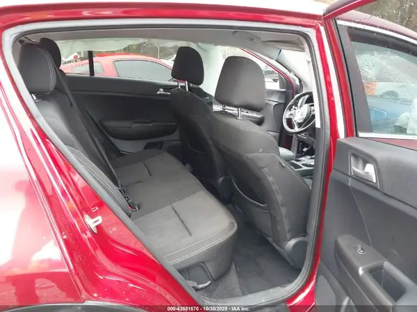 KNDPMCAC7H7085886 2017 KIA SPORTAGE - Image 8
