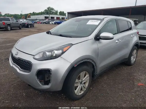 KNDPMCAC7H7090103 2017 KIA SPORTAGE - Image 2