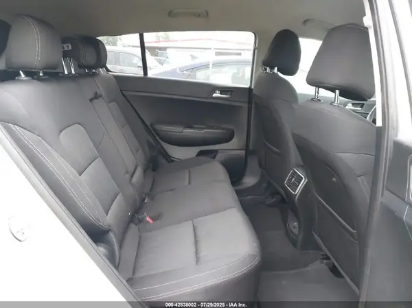 KNDPMCAC7H7090103 2017 KIA SPORTAGE - Image 8
