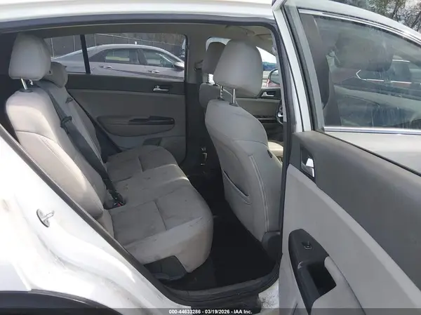 KNDPMCAC7H7110303 2017 KIA SPORTAGE - Image 8
