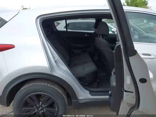 KNDPMCAC7H7110754 2017 KIA SPORTAGE - Image 8