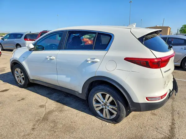 KNDPMCAC7H7111970 2017 KIA SPORTAGE - Image 2