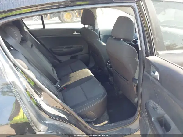 KNDPMCAC7H7113833 2017 KIA SPORTAGE - Image 8
