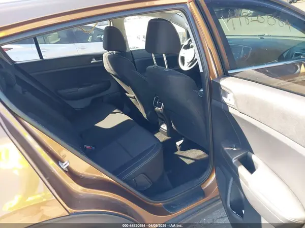 KNDPMCAC7H7115548 2017 KIA SPORTAGE - Image 8