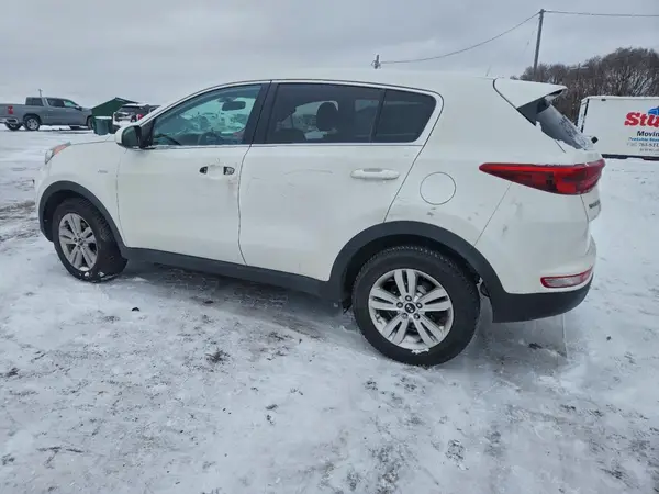KNDPMCAC7H7116246 2017 KIA SPORTAGE - Image 2