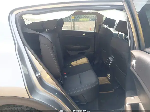 KNDPMCAC7H7137601 2017 KIA SPORTAGE - Image 8