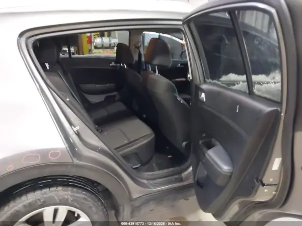 KNDPMCAC7H7184515 2017 KIA SPORTAGE - Image 8