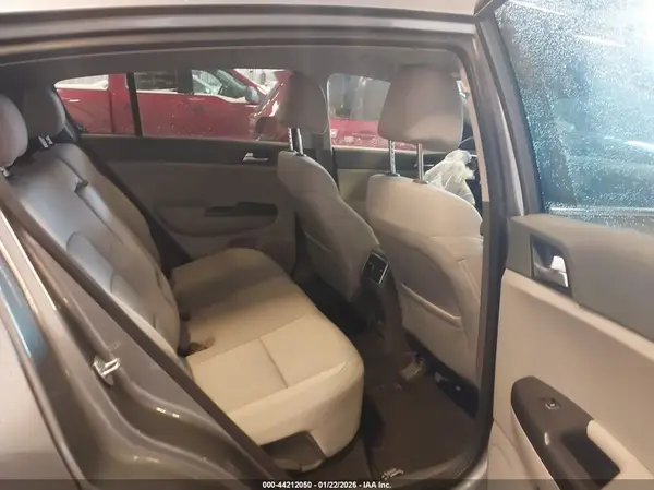 KNDPMCAC7H7185163 2017 KIA SPORTAGE - Image 8