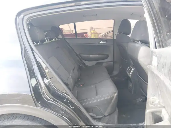 KNDPMCAC7H7199015 2017 KIA SPORTAGE - Image 8