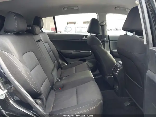 KNDPMCAC7H7230568 2017 KIA SPORTAGE - Image 8