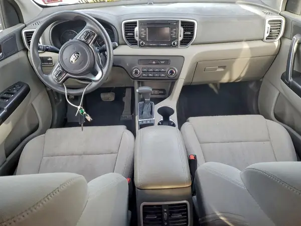 KNDPMCAC7H7261383 2017 KIA SPORTAGE - Image 8