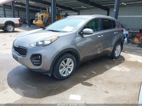 KNDPMCAC7H7267197 2017 KIA SPORTAGE - Image 2