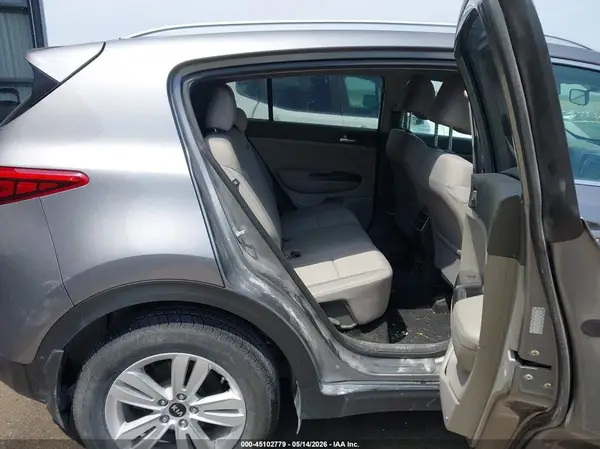 KNDPMCAC7H7267197 2017 KIA SPORTAGE - Image 8