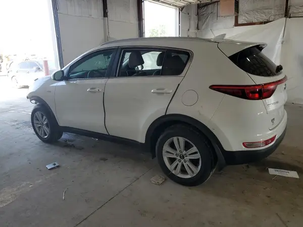 KNDPMCAC7H7270066 2017 KIA SPORTAGE - Image 2