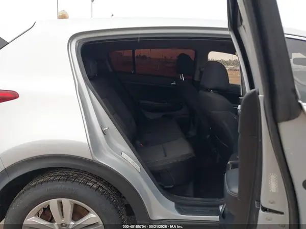 KNDPMCAC7H7270357 2017 KIA SPORTAGE - Image 8
