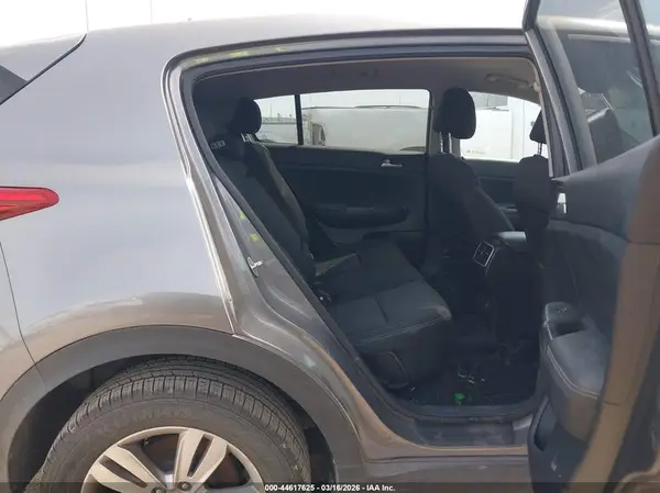 KNDPMCAC7H7274974 2017 KIA SPORTAGE - Image 8