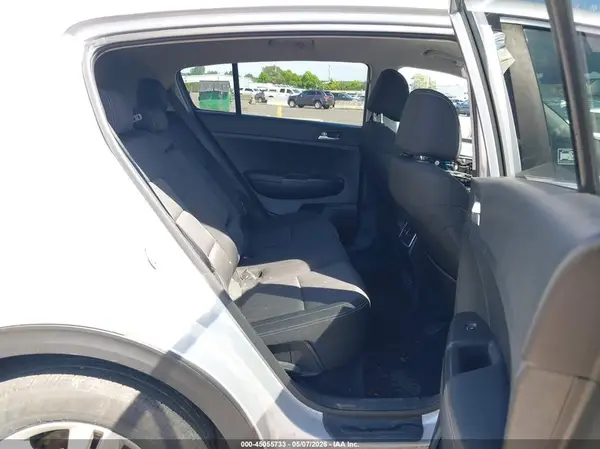 KNDPMCAC7H7289488 2017 KIA SPORTAGE - Image 8