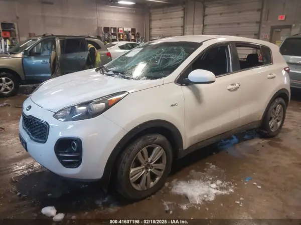KNDPMCAC7J7314217 2018 KIA SPORTAGE - Image 2