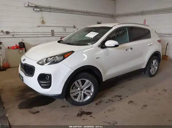 KNDPMCAC7J7318638 2018 KIA SPORTAGE - Image 2