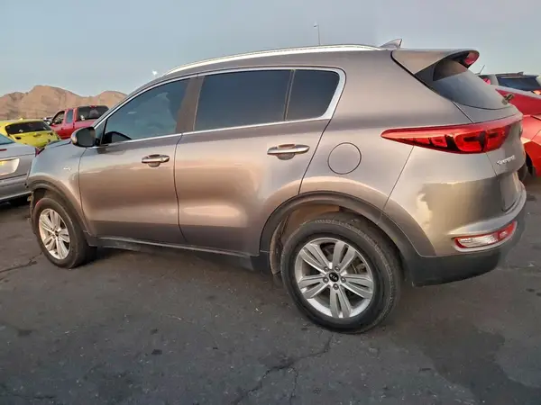 KNDPMCAC7J7319367 2018 KIA SPORTAGE - Image 2