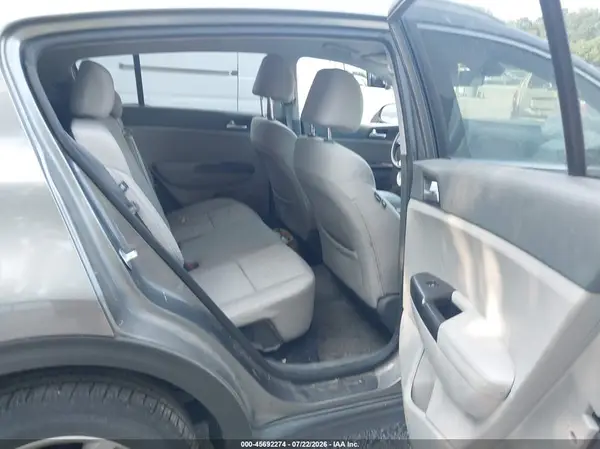 KNDPMCAC7J7407044 2018 KIA SPORTAGE - Image 8