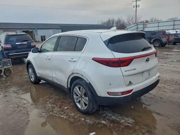 KNDPMCAC7J7413104 2018 KIA SPORTAGE - Image 2