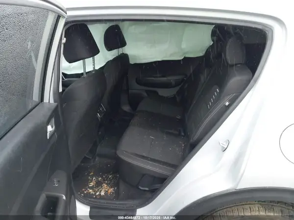 KNDPMCAC7J7427648 2018 KIA SPORTAGE - Image 8