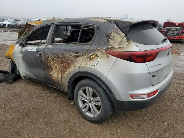 KNDPMCAC7J7443977 2018 KIA SPORTAGE - Image 2