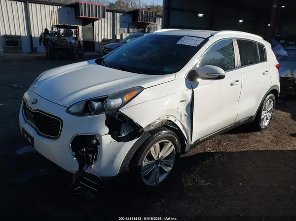 KNDPMCAC7J7446135 2018 KIA SPORTAGE - Image 2