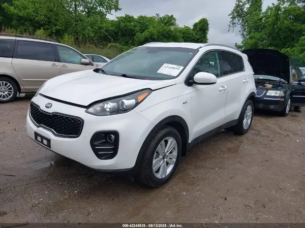 KNDPMCAC7J7473044 2018 KIA SPORTAGE - Image 2