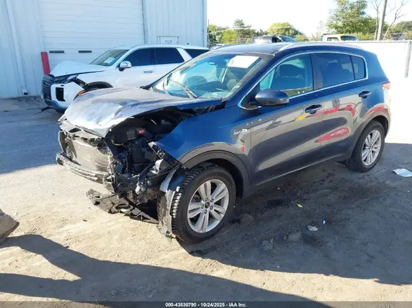 KNDPMCAC7J7489700 2018 KIA SPORTAGE - Image 2
