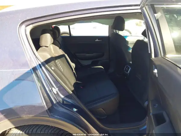 KNDPMCAC7J7489700 2018 KIA SPORTAGE - Image 8