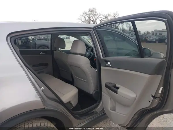 KNDPMCAC7K7498737 2019 KIA SPORTAGE - Image 8