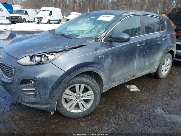 KNDPMCAC7K7527718 2019 KIA SPORTAGE - Image 2