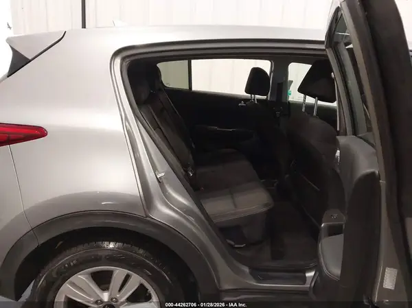 KNDPMCAC7K7562405 2019 KIA SPORTAGE - Image 8