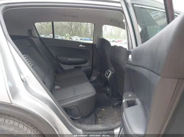KNDPMCAC7K7567362 2019 KIA SPORTAGE - Image 8