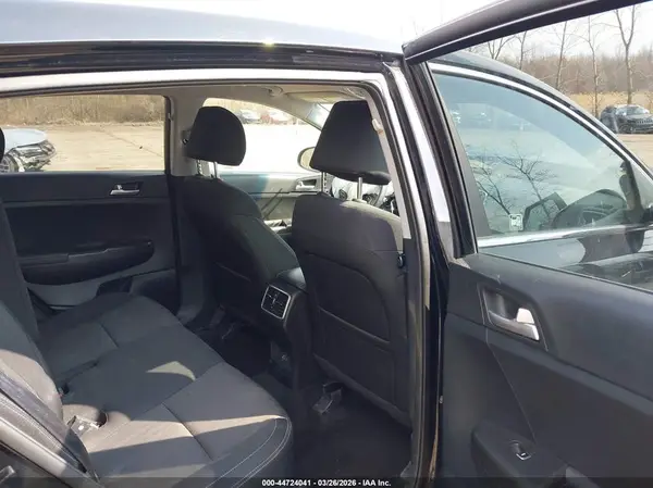 KNDPMCAC7K7618696 2019 KIA SPORTAGE - Image 8