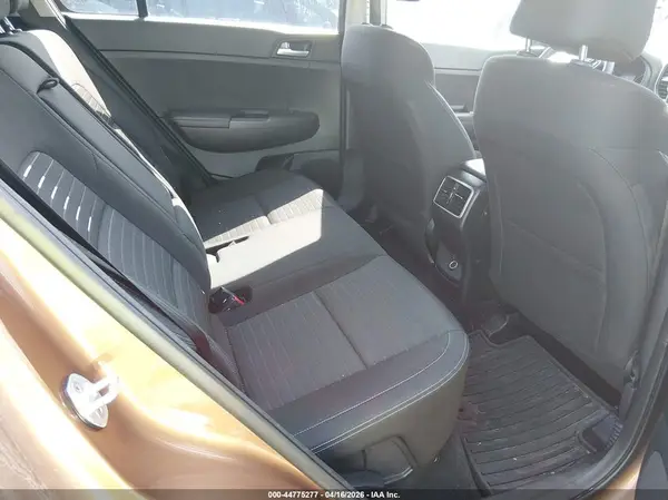 KNDPMCAC8H7037331 2017 KIA SPORTAGE - Image 8