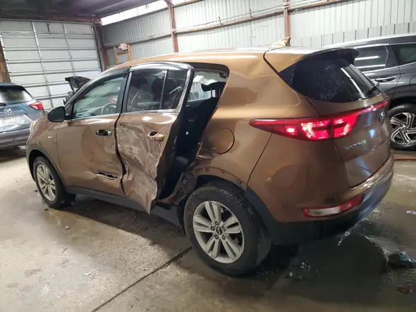 KNDPMCAC8H7037975 2017 KIA SPORTAGE - Image 2