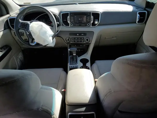 KNDPMCAC8H7085637 2017 KIA SPORTAGE - Image 8