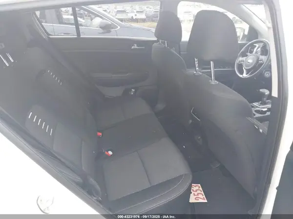 KNDPMCAC8H7116143 2017 KIA SPORTAGE - Image 8