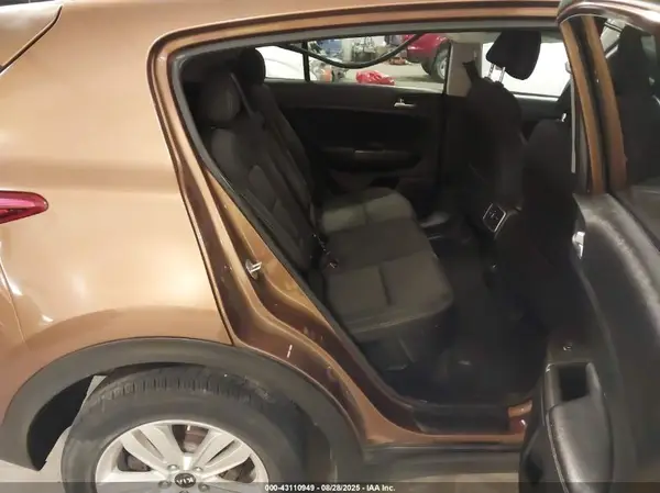 KNDPMCAC8H7121956 2017 KIA SPORTAGE - Image 8
