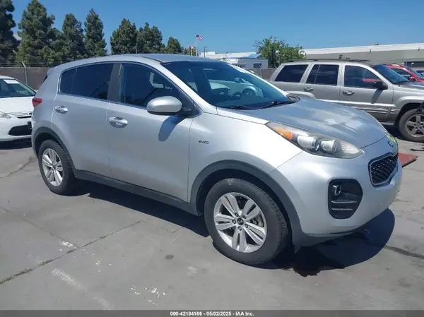 KNDPMCAC8H7130334 2017 KIA SPORTAGE - Image 1