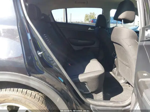 KNDPMCAC8H7185298 2017 KIA SPORTAGE - Image 8