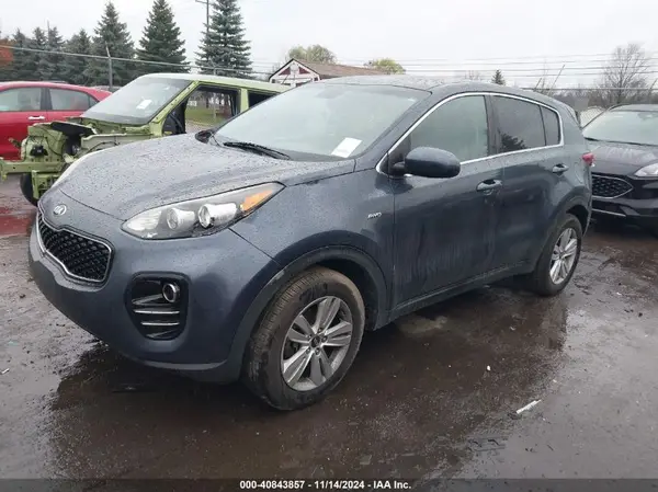 KNDPMCAC8H7217649 2017 KIA SPORTAGE - Image 2